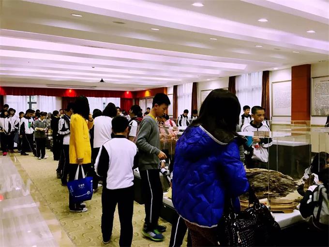 ����һ��ѧ���ι۴��л��� 4.jpg